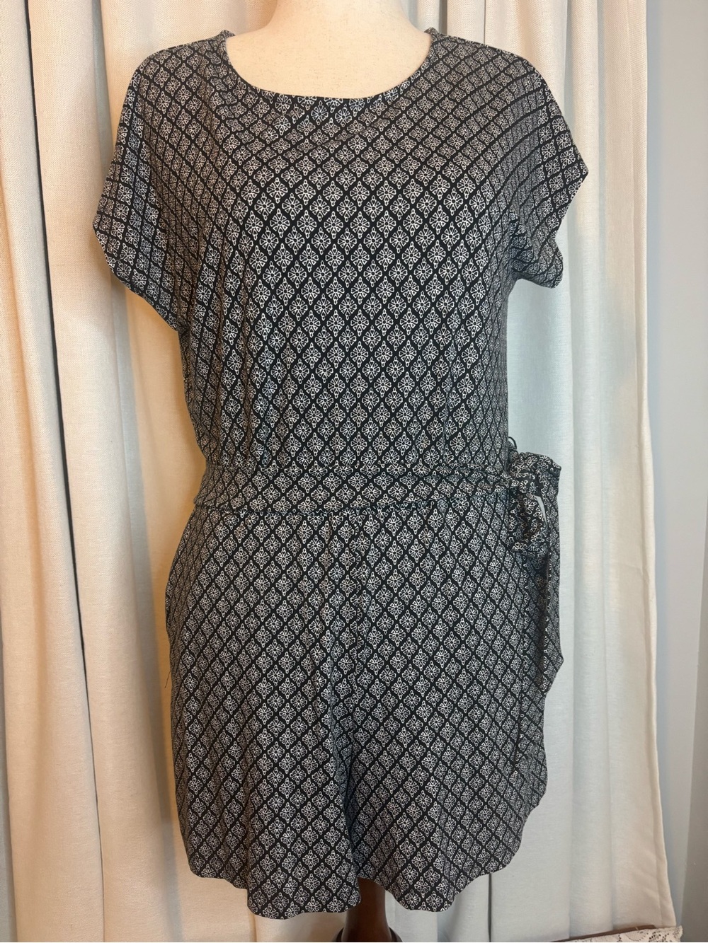 Women's Black Patterned Short Sleeve Jumpsuit